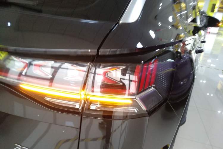 Used Volkswagen Tayron 2023 330TSI Two-Wheel-Drive Luxury Plus Advanced Version Exterior 3