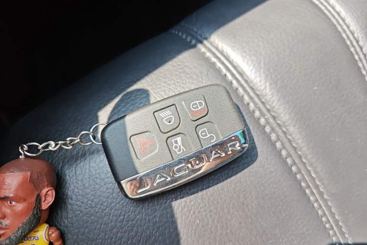 Used Jaguar XJ 2016 XJL 3.0 SC Two-Wheel-Drive Elegant Business Edition Vehicle Key