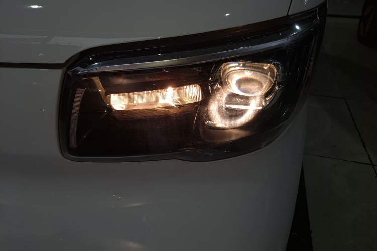 Used Wuling Zhiguang New Energy 2025 Standard Model Left Front Headlight