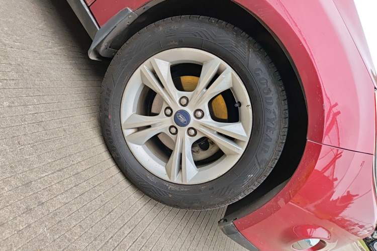 Used Ford Focus 2012 Sedan 1.6L Automatic Fashion Edition Right Front Wheel Hub