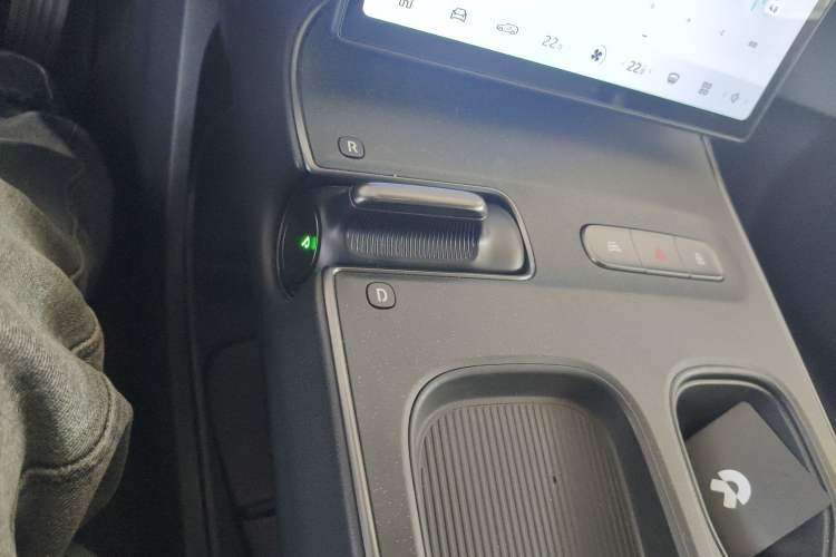 Used Nio ET5T 2023 75 kWh Touring Gear Lever