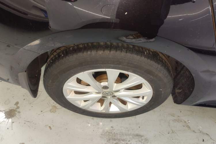 Used Volkswagen Lavida 2017 1.6L Automatic Comfort Edition Right Rear Wheel Hub