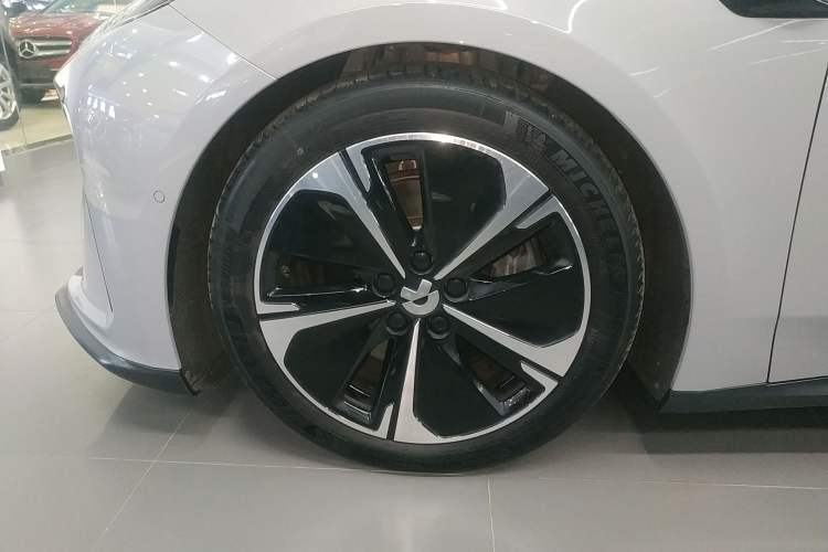 Used Nio ET5T 2024 75kWh Touring Left Front Wheel Hub