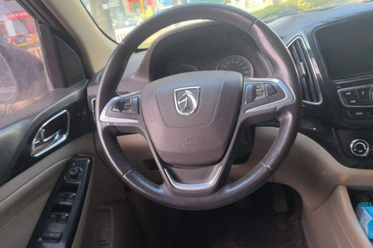 Used Baojun 730 2014 1.5L manual luxury trim 7 seats