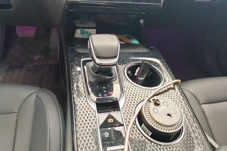 Used Hongqi HS3 2023 1.5T Two-Wheel Drive Shanwei Edition Gear Lever