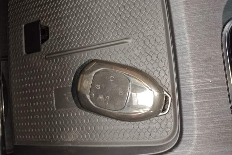 Used GAC Trumpchi GS8 2022 Linghang Series 2.0 TGDI Two-Wheel-Drive Luxury Smart Connectivity Version (7 Seats) Vehicle Key