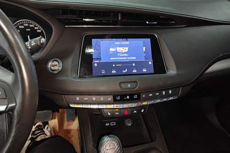 Used Cadillac XT4 2022 28T Two-Wheel-Drive Luxury Version
