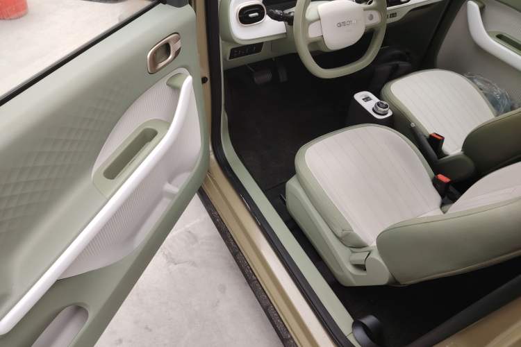 Used Geely Galaxy Panda 2025 210km Panda Rider Interior 3