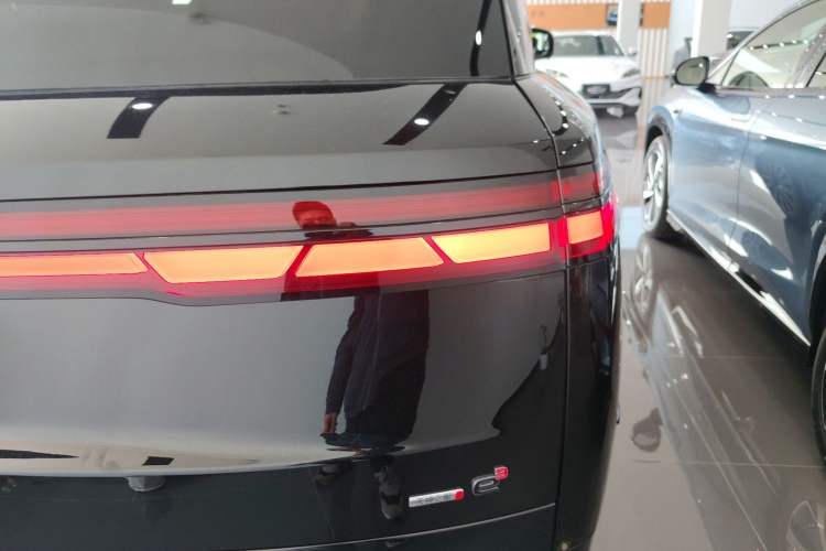 Used Denza N9 2025 Flagship Model
