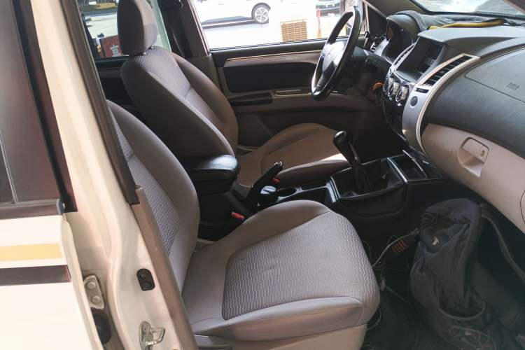 Used Mitsubishi Pajero Sport 2013 2.4L Manual Two-Wheel Drive Comfort Edition