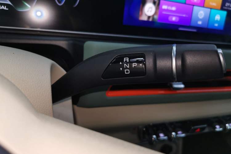 Used ORA Good Cat 2023 401 km Standard Range Luxury Version Lithium Iron Phosphate Gear Lever