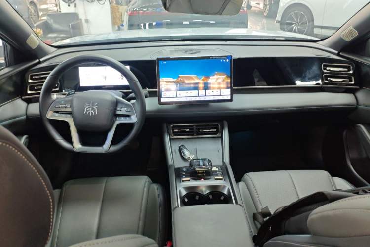 Used BYD Qin L 2025 DM-i Smart Drive 120KM Superior Model
