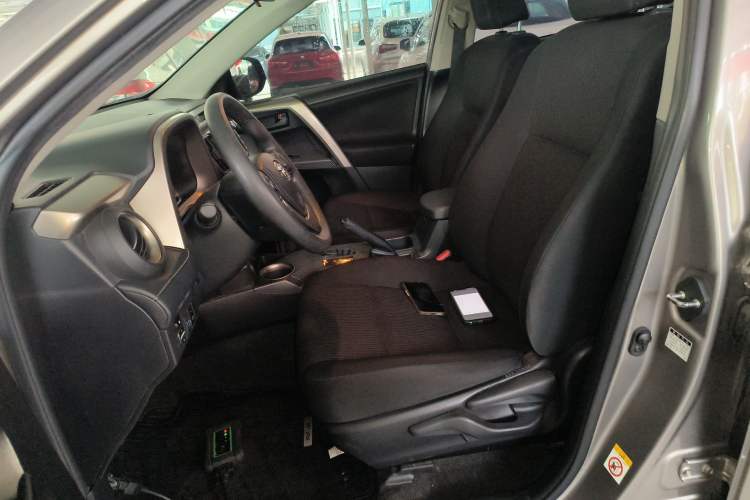 Used Toyota RAV4 2015 2.0L CVT Two-Wheel Drive Fashion Edition