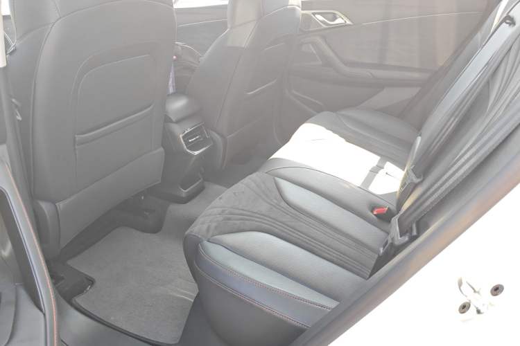 Used Roewe D5X DMH 2024 135 Tech Edition