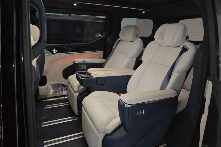 Used Zeekr 009 2024 Six-Seat Executive Version 4WD 108 kWh Left Rear Seat