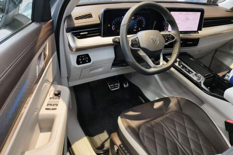 Used Volkswagen Tavendor 2023 380TSI Four-Wheel Drive R-Line Cruise Edition
