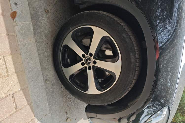 Used Mercedes-Benz GLC 2019 Facelift GLC 260 L 4MATIC Luxury Model Right Front Wheel Hub