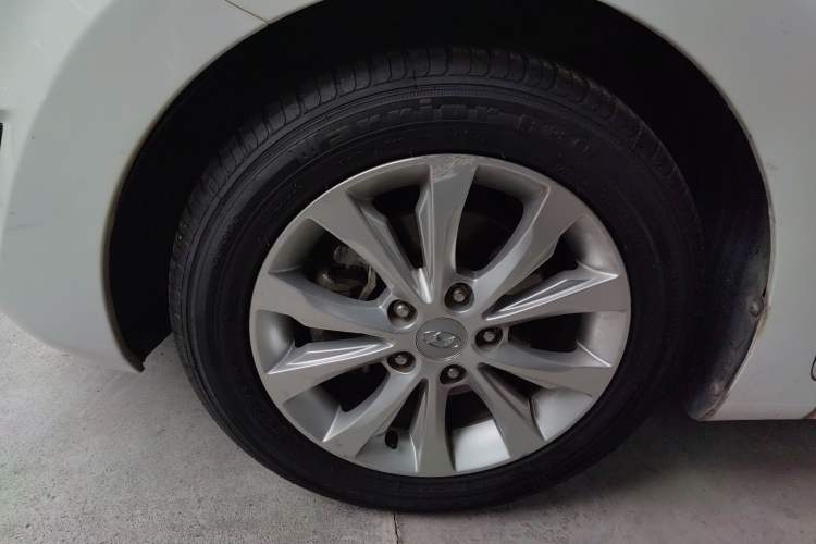 Used Hyundai Elantra (5th Generation / Langdong) 2016 1.6L Automatic Smart Version
