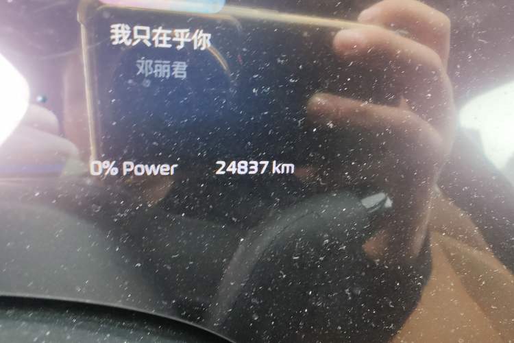 Used Rising R7 2022 Long-Range Advanced Edition Odometer Close Up