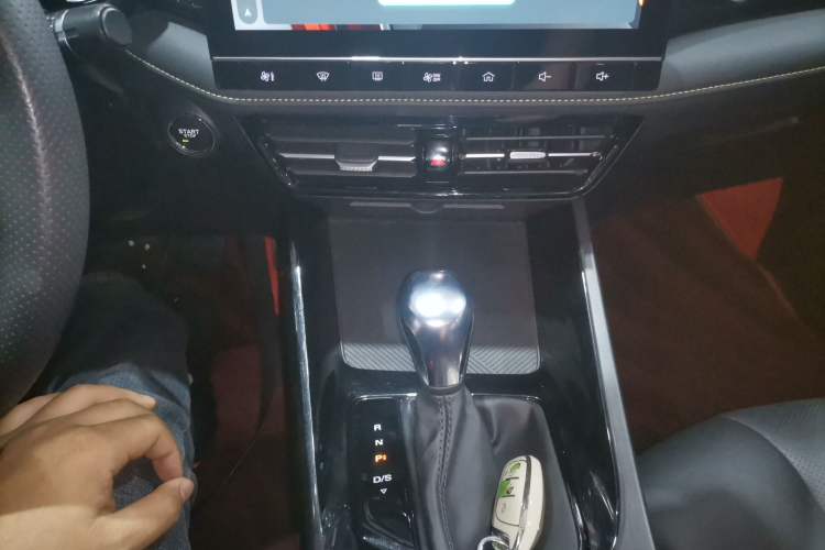 Used Roewe i5 2021 1.5L CVT Diamond Edition