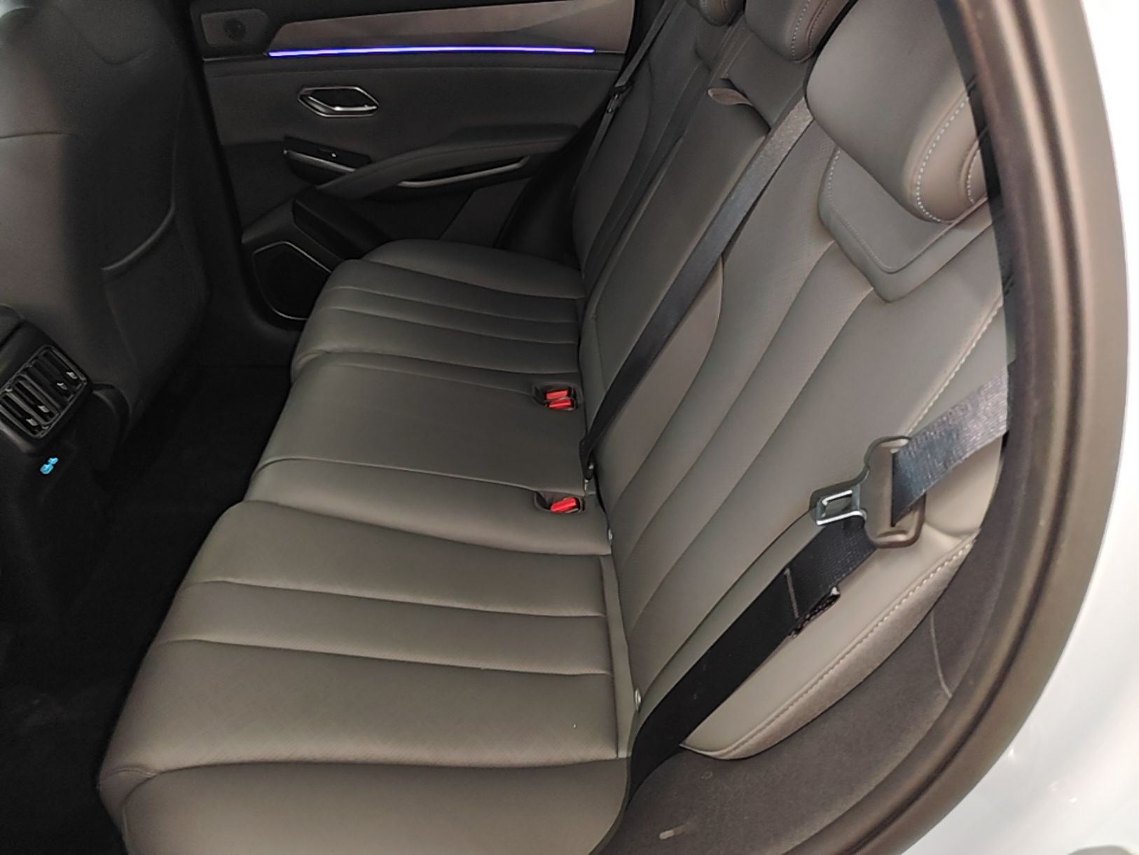 BYD Song L DM-i 2026 Model 200KM Superior Version — снимка 20