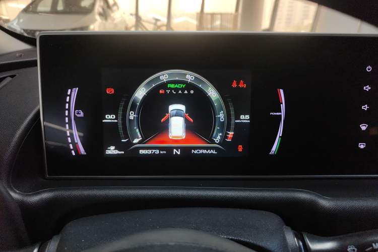 Used ORA White Cat 2022 Xiaoyue Mao Edition 360 km Luxury Model Lithium NMC
