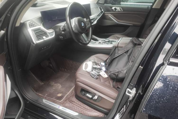 Used BMW X5 2023 xDrive 30Li Luxury M Sport Night Edition Package Left Front Seat