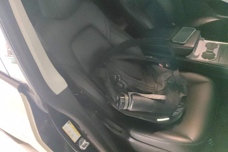 Used Tesla Model Y 2022 Rear-Wheel-Drive Version Right Front Seat