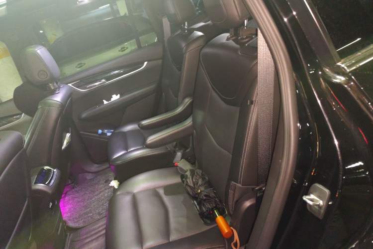 Used Cadillac XT6 2021 2.0T Six-Seater Four-Wheel-Drive Luxury Version Left Rear Seat