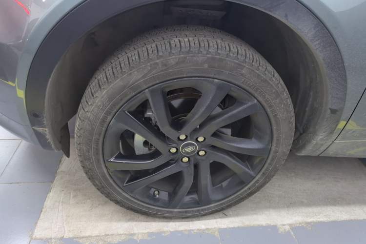 Used Land Rover Discovery Sport 2019 240 PS SE Dynamic Version China VI Standard Left Front Wheel Hub