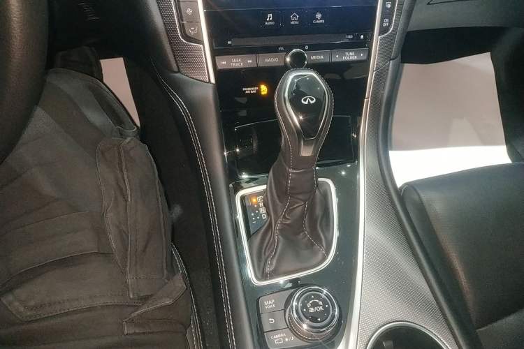 Used Infiniti Q50L 2018 2.0T Enjoyment Version China VI Standard