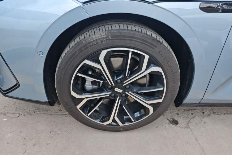 Used Geely Galaxy E8 2025 575 km Exploration Intelligent Driving Edition
