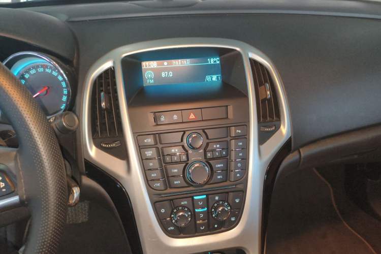 Used Buick GT 2013 GT 1.8L Automatic Fashion Edition Audio And AC Panel