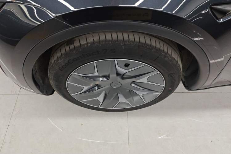 Used Tesla Model Y L 2025 Model Long-Range All-Wheel-Drive Version