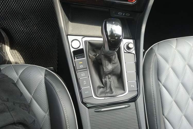 Used Volkswagen Sagitar 2023 200TSI DSG Excellence Edition Gear Lever