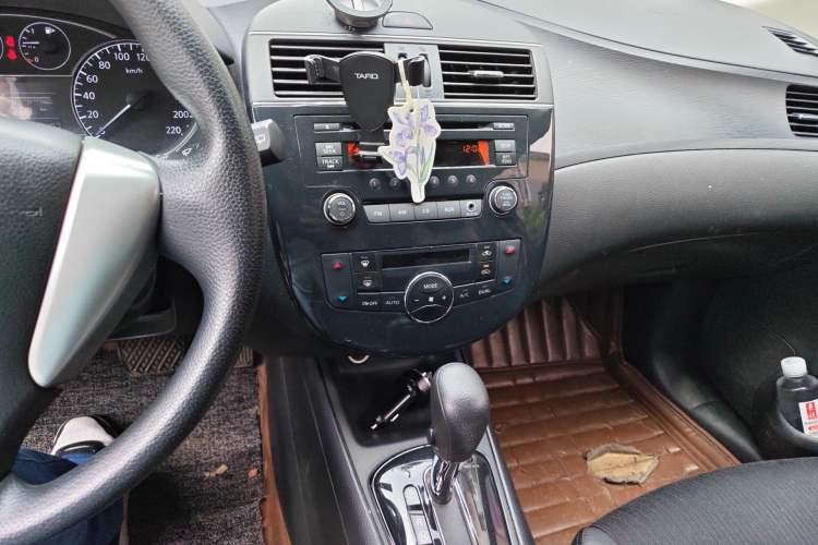 Used Nissan Tiida 2011 1.6L CVT Smart Version