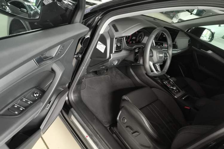 Used Audi Q5L 2022 40T Fashionable and Dynamic Model Driver Seat