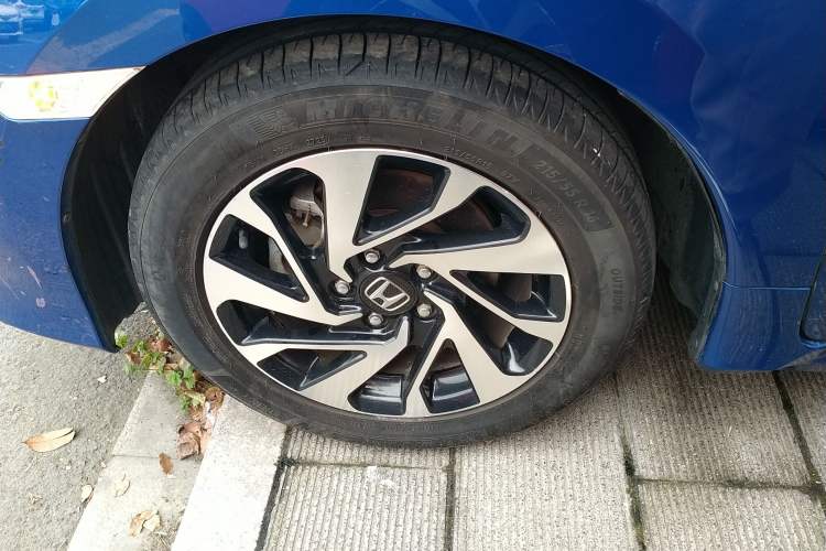 Used Honda Civic 2016 220TURBO CVT Luxury Edition Exterior 4