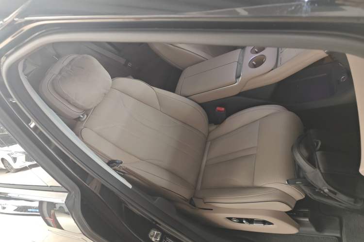 Used XPeng X9 2025 740 Ultra-Long Range Max Right Front Seat