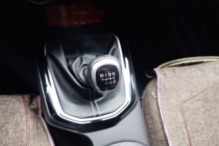 Used Isuzu D-MAX 2023 2.5T Manual 4x4 Diesel Flagship Long Wheelbase Gear Lever