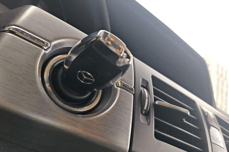 Used Mercedes-Benz GLK-Class 2011 GLK 300 4MATIC Fashion Model Vehicle Key