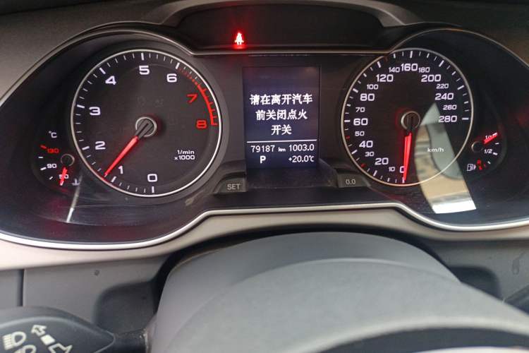 Used Audi A4L 2015 35 TFSI Automatic Comfort Model Odometer Close Up