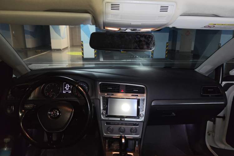 Used Volkswagen Golf 2014 1.4TSI Automatic Comfort Model Headliner