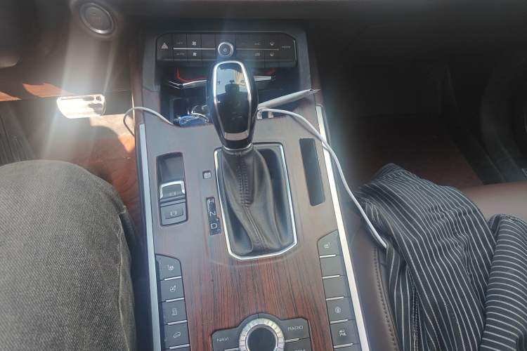 Used Wey VV5 2019 Upgraded Model 2.0T Two-Wheel Drive Ultra-Luxury Version China V Standard Gear Lever