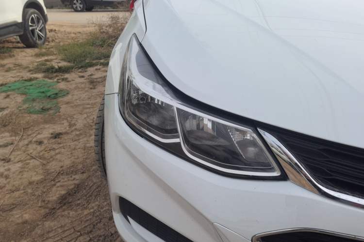Used Chevrolet Cruze 2018 320 Automatic Pioneer Sunroof Edition Right Front Headlight