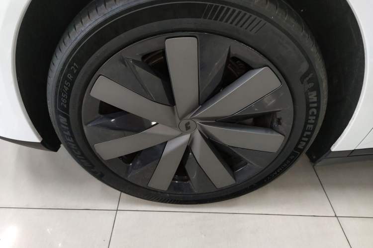 Used Li Auto i8 2025 Model Standard Version Exterior 4