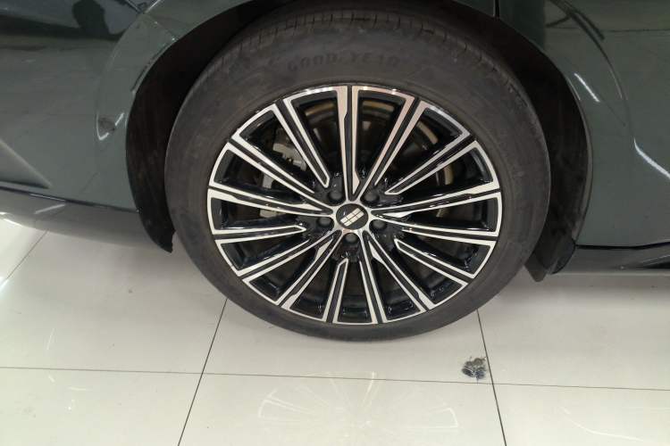 Used Geely Galaxy 8 2025 130km EM-P Starship Edition
