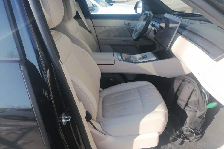 Used ONVO Luxeed L90 2025 Model—Ultra Six-Seater Version