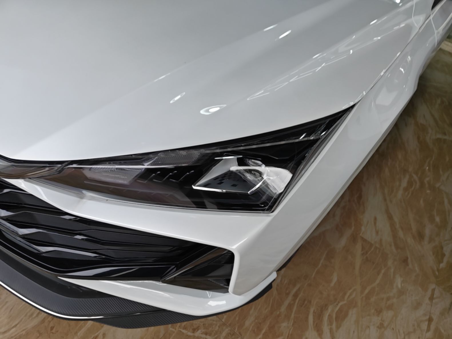 Dongfeng Aeolus Yixuan 2026 1.5L Automatic Luxury Edition — снимка 8