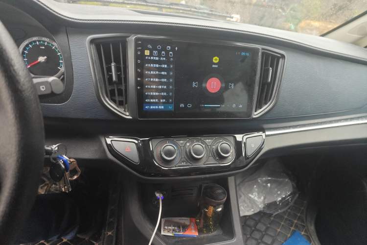 Used FORTHING Lingzhi 2024 M5L 1.5T Manual Luxury 7-Seater Audio And AC Panel